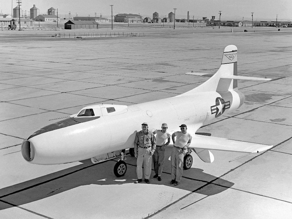 Douglas D-558-1 Skystreak with ground crew